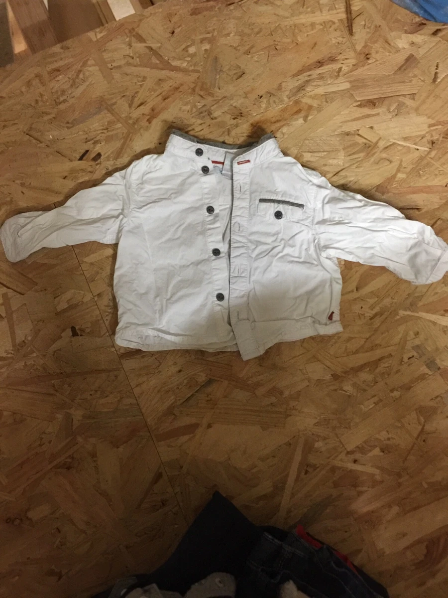 Chemise blanche bébé sale