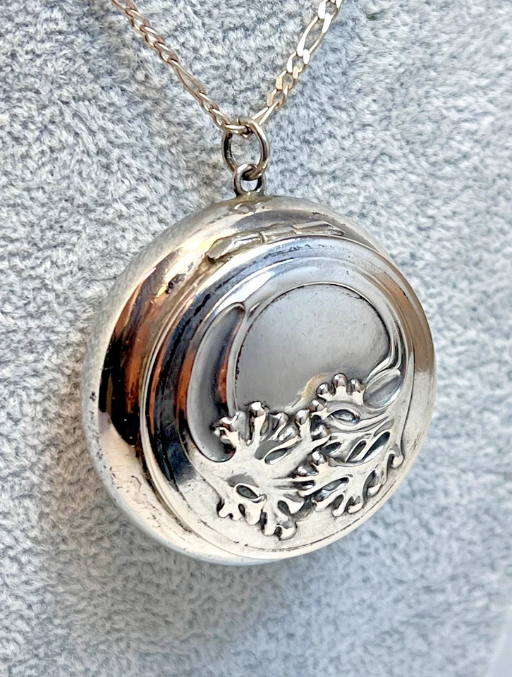 Pingente Art Nouveau Kuhn prata Chateliane pílula caixa de rapé azevinho visco baga - Imagem 2 de 4