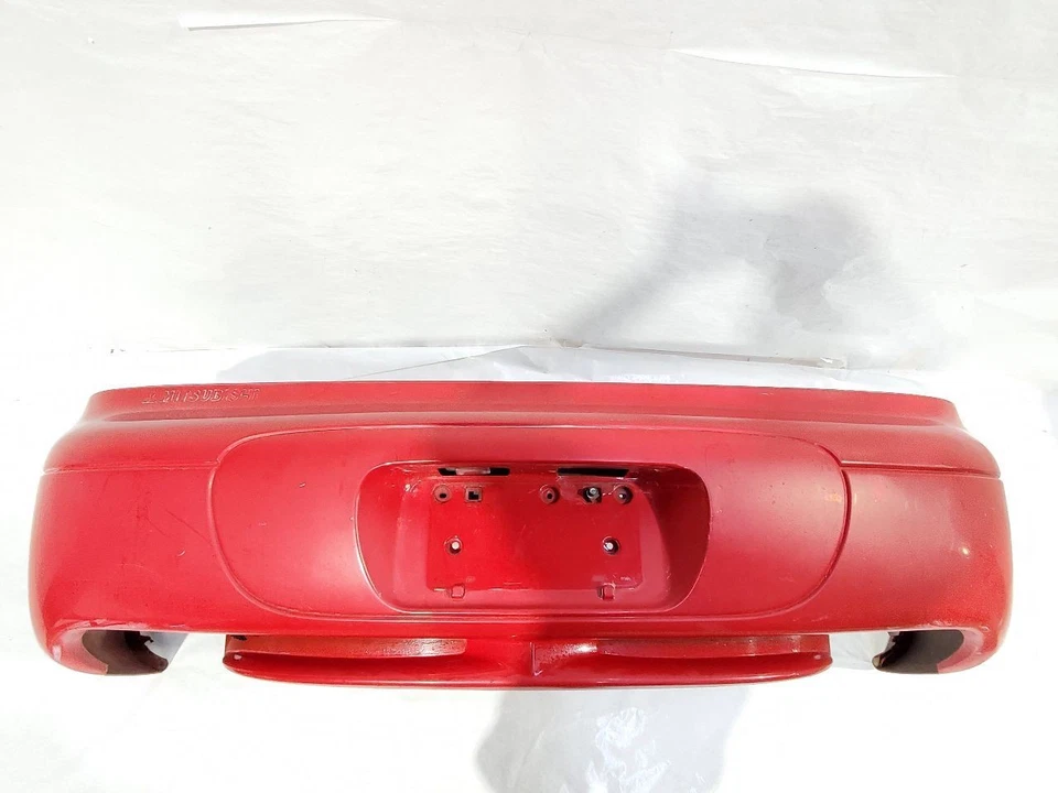 Задний бампер 1994 1998 Mitsubishi 3000GT от оригинального производителя имеет несколько солнечных пятен - Изображение 3 из 4