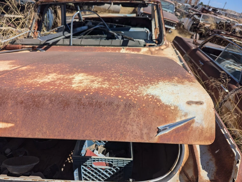 1963 1964 OLDSMOBILE STARFIRE DYNAMIC 88 SUPER 88 2DR 4DR TAMPA DO PORTA-MALAS FABRICANTE DE EQUIPAMENTO ORIGINAL - Imagem 2 de 4