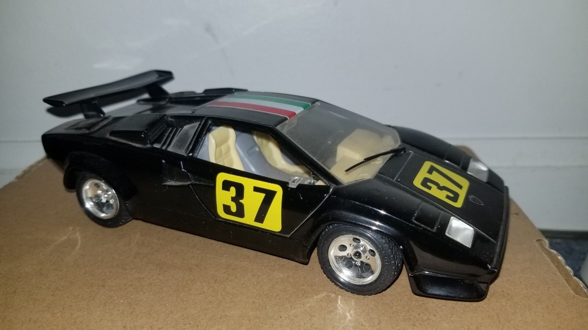 ブラーゴ　Bburago Lamborghini Countach (1988) 1988 Lamborghini Countach Burago 1:18 Model Unboxing - YouTube