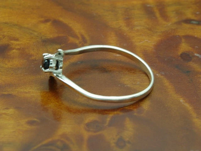 925 Argento Sterling Anello Con Nero Topazio Ricoperto / Vero / 1,2g / Rg 61 - Immagine 2 di 3