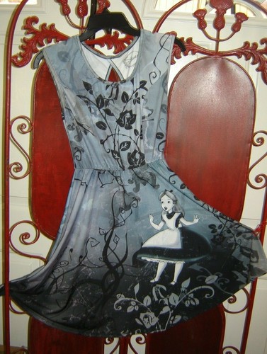 Disney Womens Alice In Wonderland Vintage Style *A