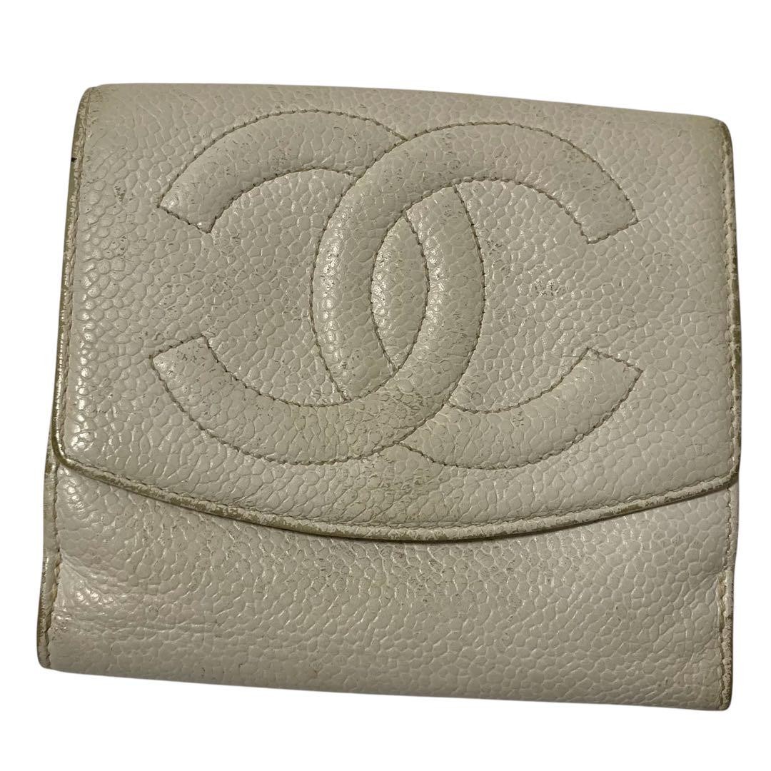 CHANEL HZ739133 White Three-Fold Wallet with CC Logo