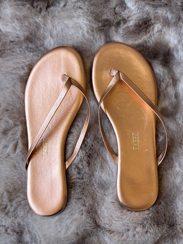 Tkees Lily gloss Bronze flip flops size 6