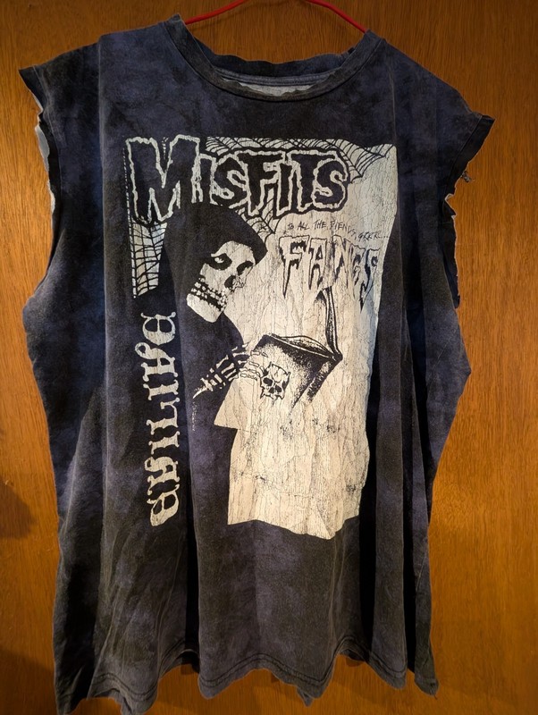 Misfits Tie Die T-Shirt “To All The Fiends Grrrr…Fangs” Men's XL Cut Off Sleeves