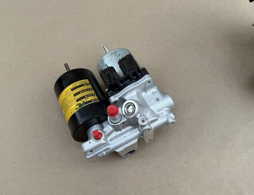 2013-2015 Toyota Prius Anti Lock ABS Brake Pump 47210-47470 ZA OEM ( 136K ) - Picture 4 of 14