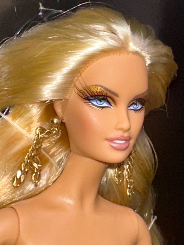 Mattel Gold Label 2012 “The Blonds Blond Gold Barbie” #X8263 *Sin precio base* Foto 3 de 4