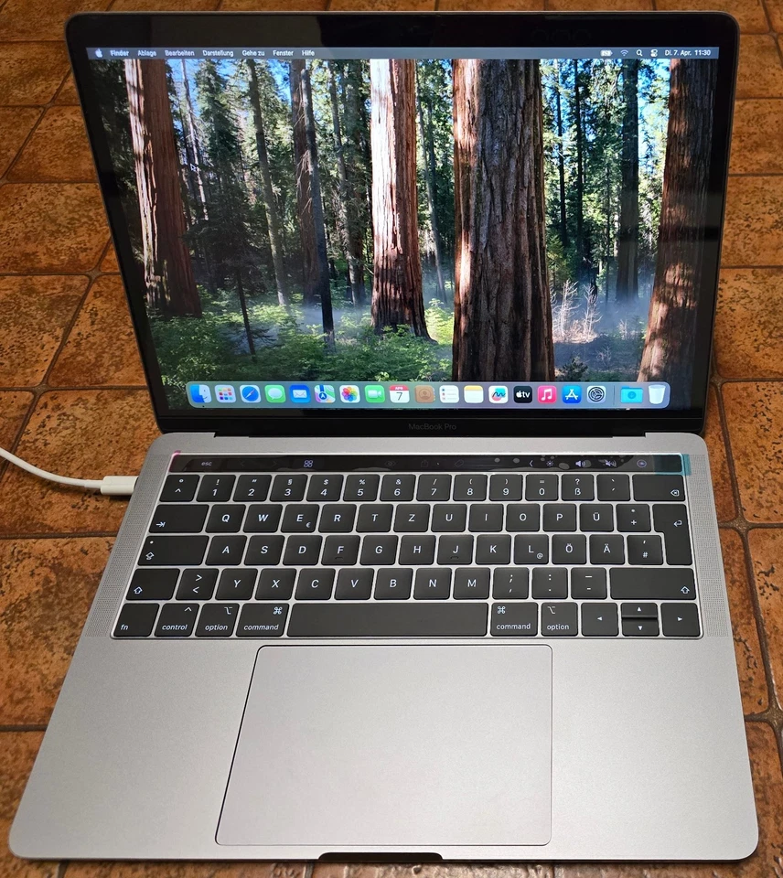 Apple MacBook Pro 13" 2019 · i7 · 16GB · 2TB, Foto 1 von 5
