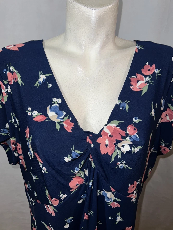 Nova Blusa Chaps Top Plus Size 2X Azul Marinho Estampa Floral Manga Curta Decote V - Imagem 2 de 4