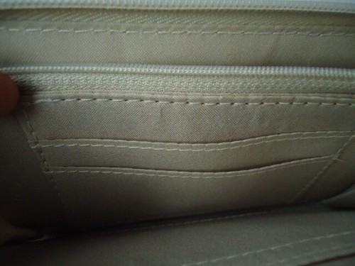 Beige Zippered Clutch Center Zippered Change Purse W/ Id On One Side 2 CC Slots - Picture 8 of 9