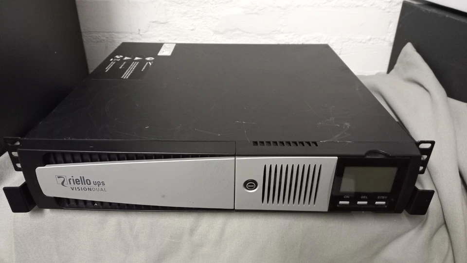 12 Monat GARANTIE Server USV Riello SDH 1500VA Rack Online ups Sinus heizung