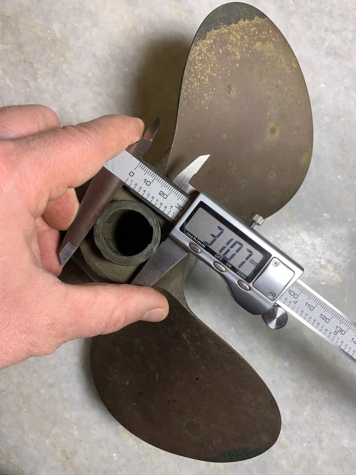 Hélice marina antigua para barco de latón para diestros 92 111M tres accesorios de 3 hélices Foto 2 de 4