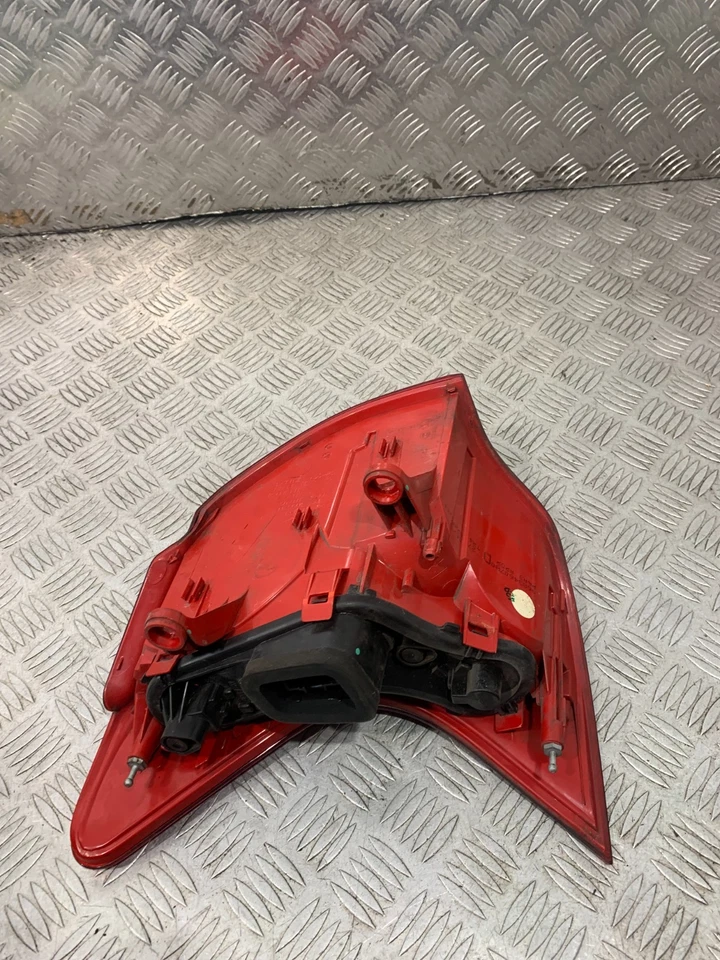 Peugeot 308 2011 luz trasera lado pasajero 9683460780 #2 Foto 3 de 4