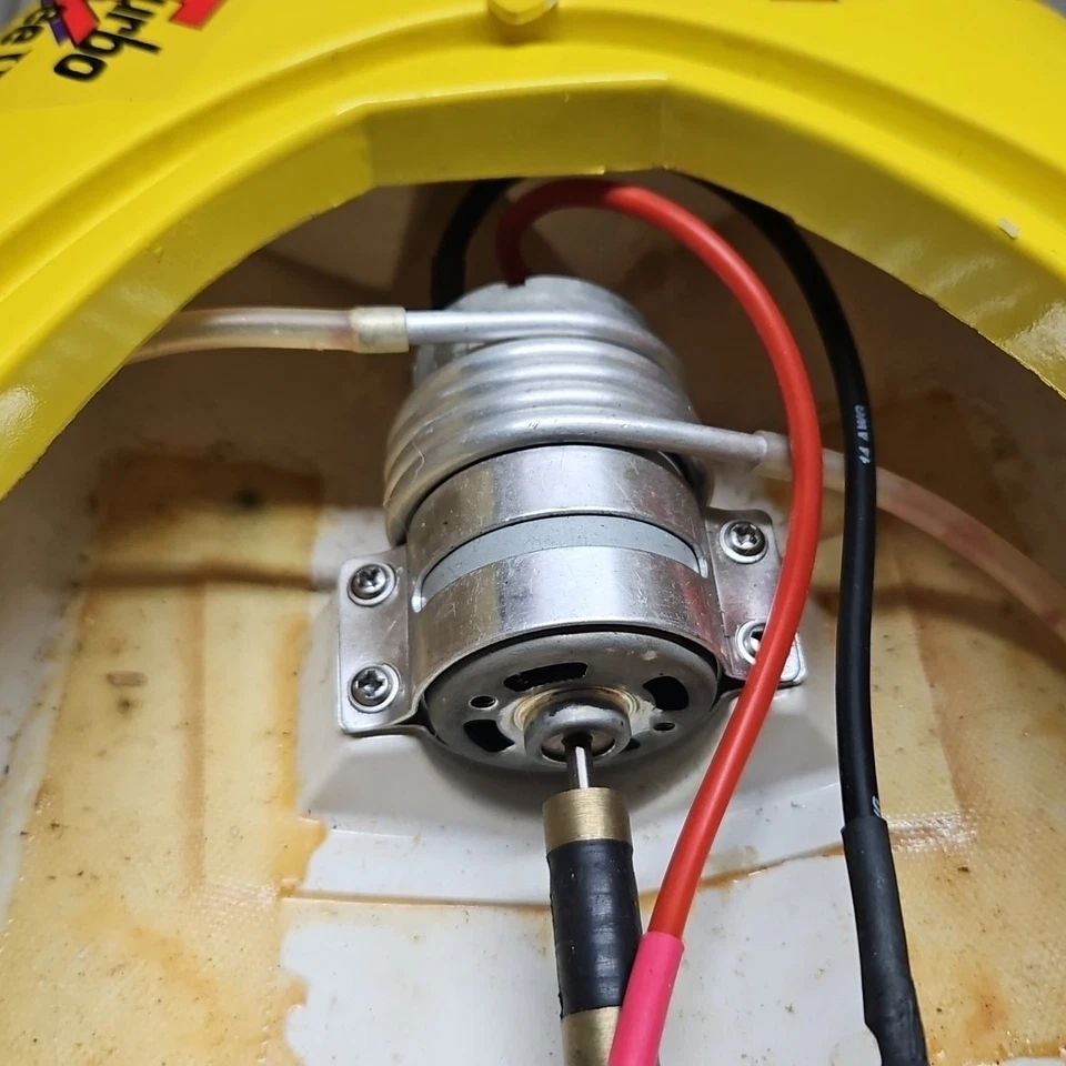 Vintage Tower Hobbies Turbo Vee II Electric Radio Controlled Racing Boat - Image 4 of 4