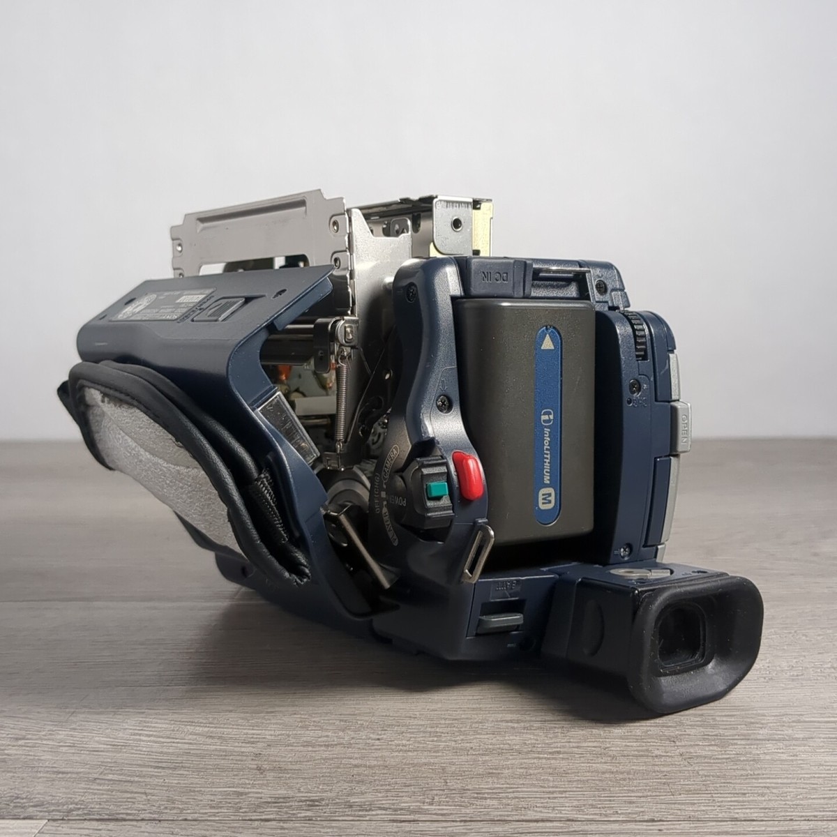 Sony Handycam CCD-TRV318 Nightshot Hi8 Camcorder (Playback only