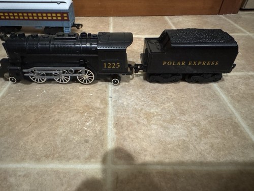 Lionel Plastic Train Set The Polar Express 4 Pc NO TRACK AND NO BOX - Picture 4 of 11