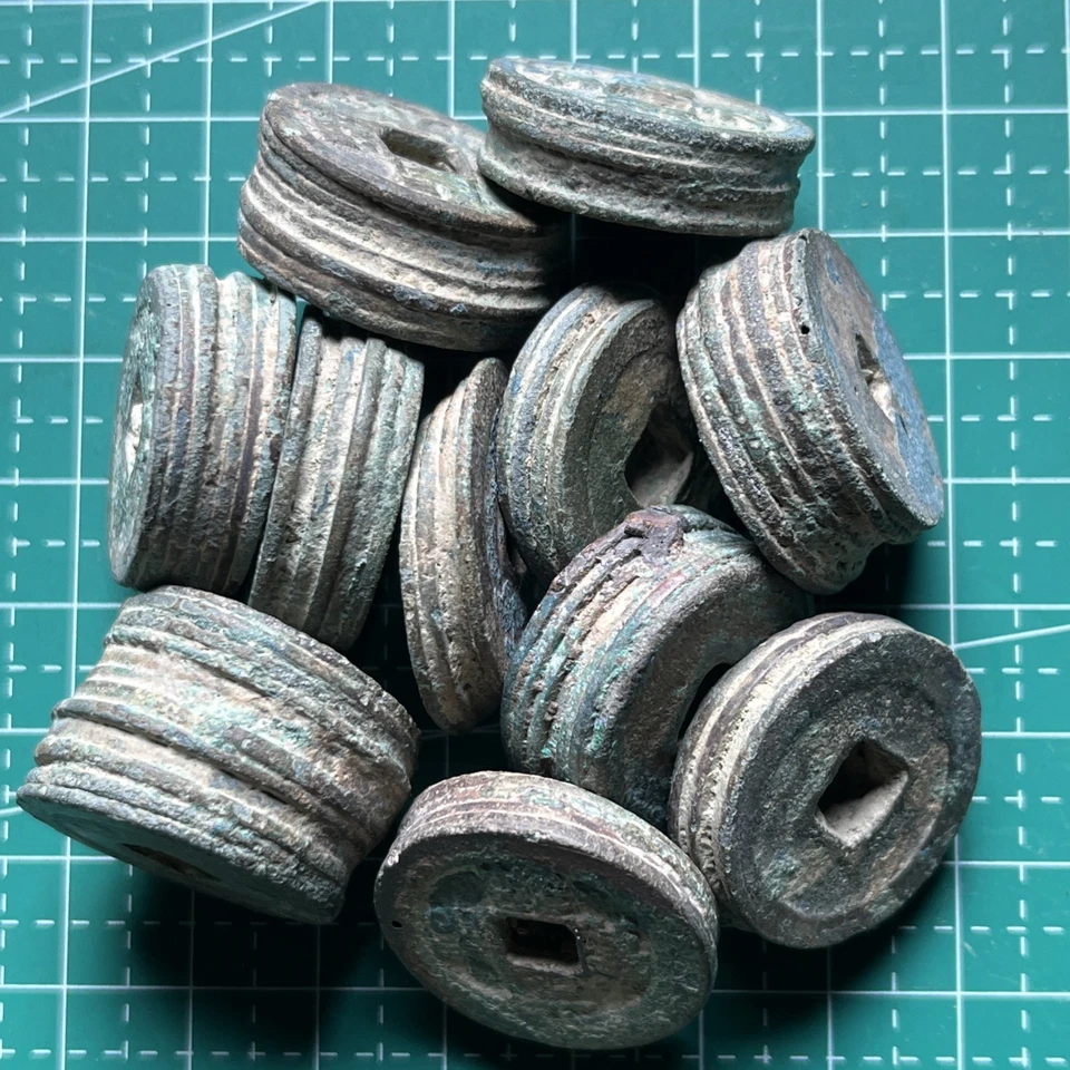 Lot ± 250 Grams Chinese Song Dynasty Bronze Coin Clumps – Java Indonesia Find #3 - Image 1 of 4
