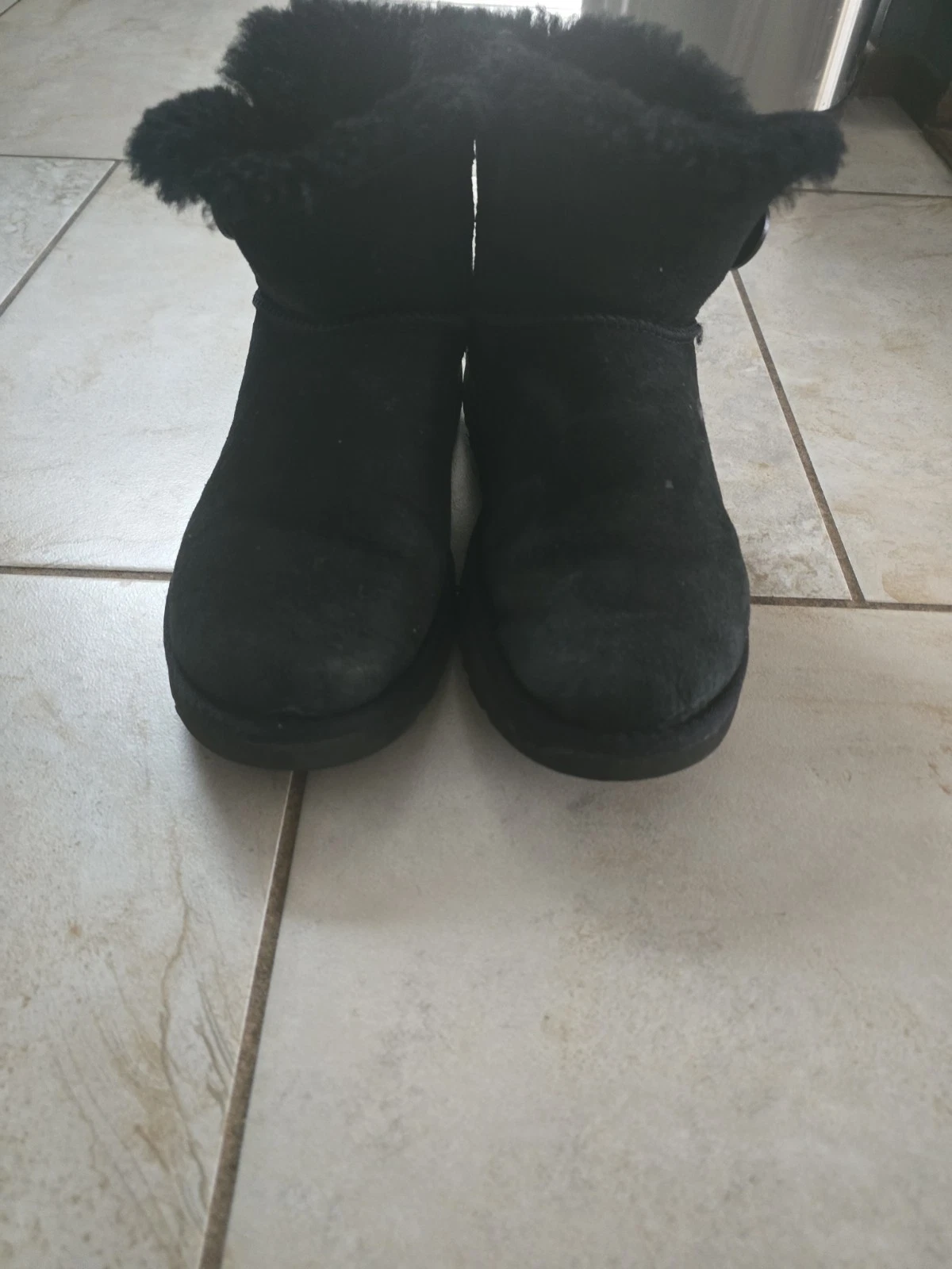 UGG Women's Mini Bailey Button II 1016422 Size 9 PRE-OWNED