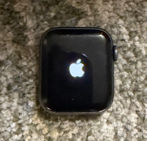 Apple Watch SE 1st Gen - 40MM - Space Gray Aluminum - GPS - Face Only