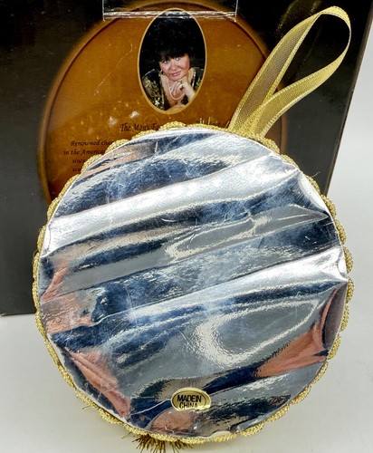DELIGHTFUL ELDERLY ELVES OF ADLER CHRISTMAS ORNAMENT, SNICKERS, BOX AND COA - Picture 12 of 13