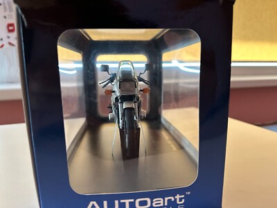 1987 1:12 AutoArt Suzuki Motorcycle GSX 1100S Katana Silver Engine