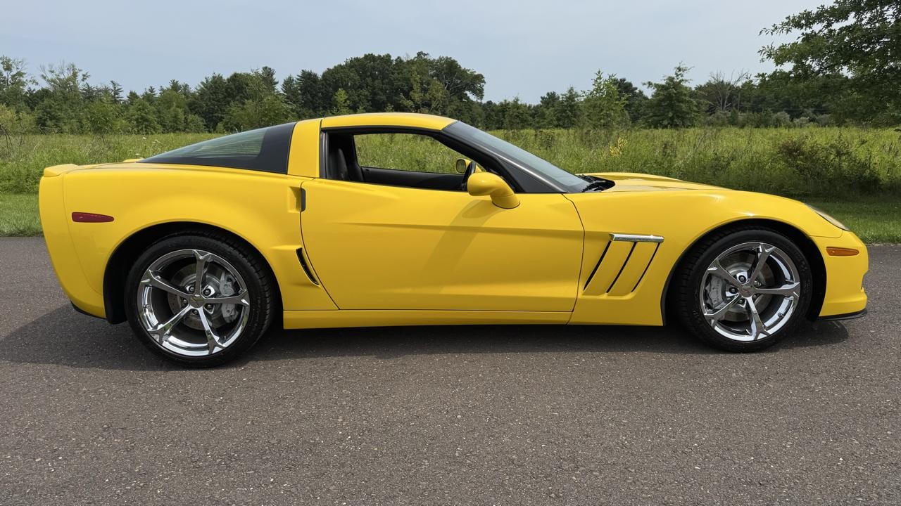 2010 Yellow Chevrolet Corvette   | C6 Corvette Photo 8