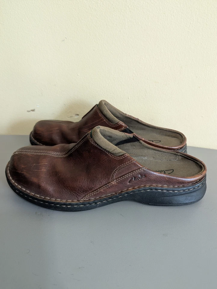 Mules de couro marrom Clarks feminino tamanho 10,5M, slip on. - Imagem 3 de 4