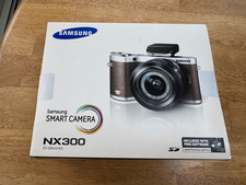 Samsung NEW -NX300 Smart Compact Camera White/Silver   Includes 20  50mm Lens