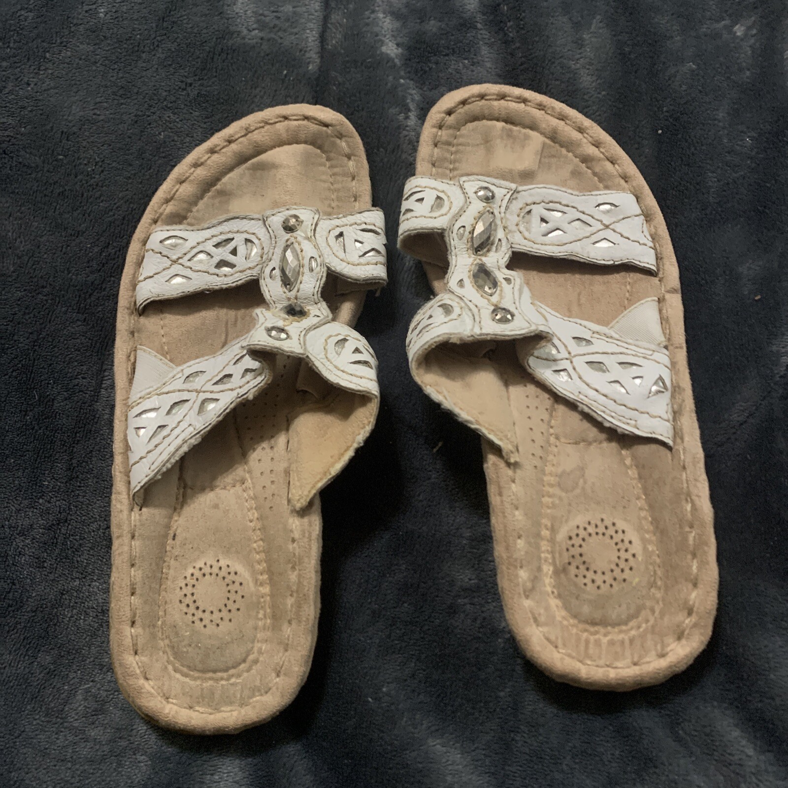 Earth spirit White Sandals 6 womans Gem