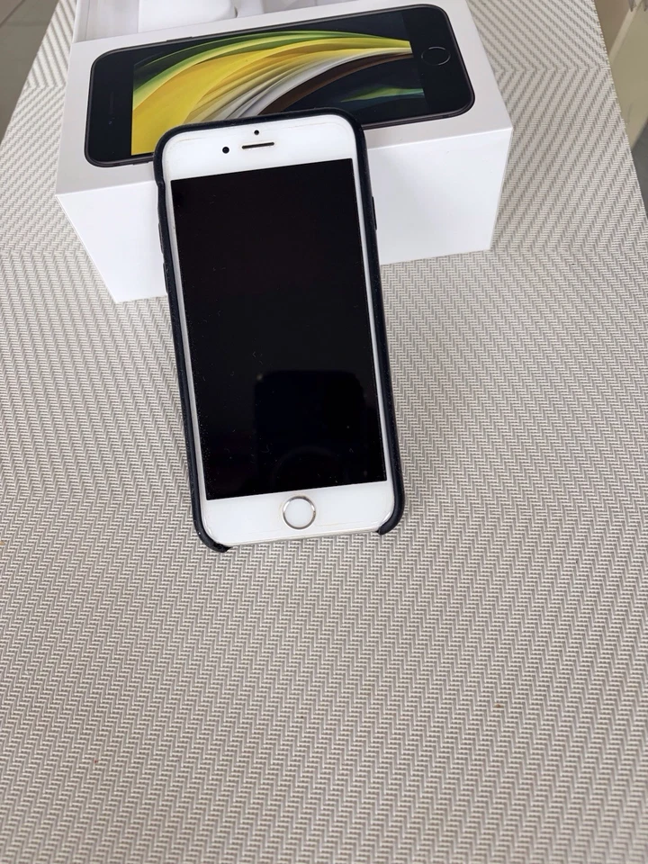 Apple iPhone SE 2022 3rd Gen 64GB EXCELLENT CONDITION A++, photo 1 of 4