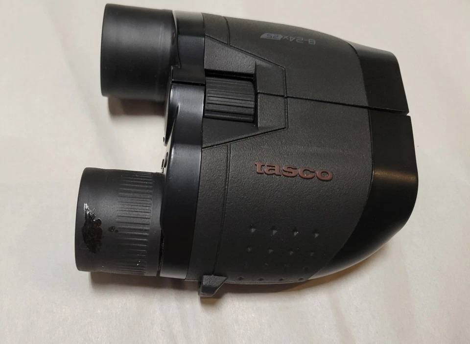 Nice Tasco essentials Binoculars 8-24x25 for deer hunting camping and hiking - Image 4 of 4