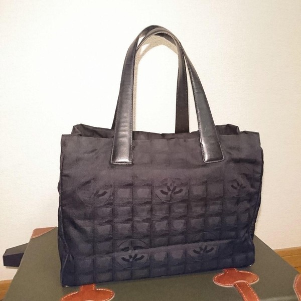 CHANEL Black Leather Tote Bag Authentic Luxury Designer Handbag for Women