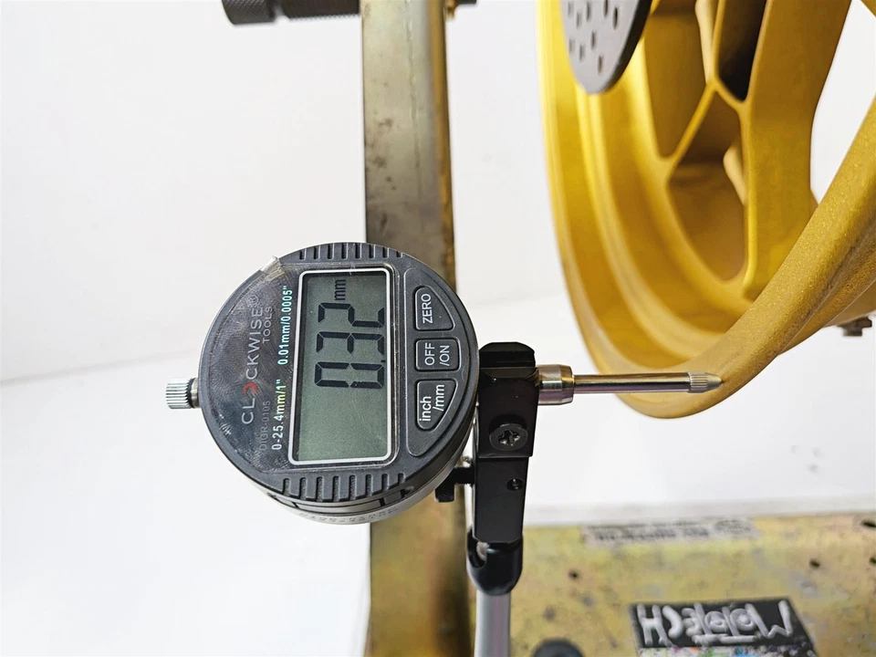 2008 Aprilia RSVR 1000 заводской задний обод колеса 17x6 золото Evo кованый 853376 - Изображение 2 из 4