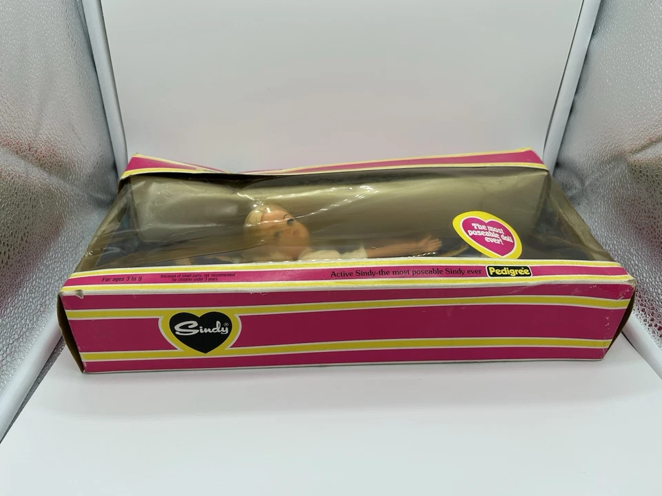 Muñeca Sindy Activa Pedigree De Colección / Bailarina Posable Rubia en Caja / 44663U Foto 3 de 4