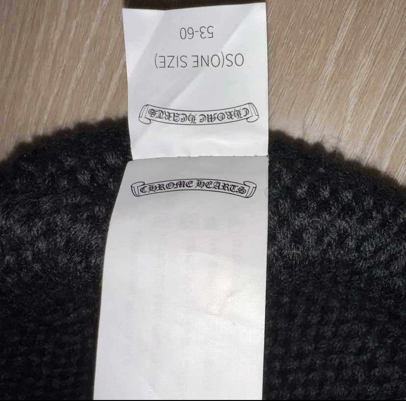 Gorro tejido negro Chrome Hearts con parche cruzado de cuero Foto 4 de 4