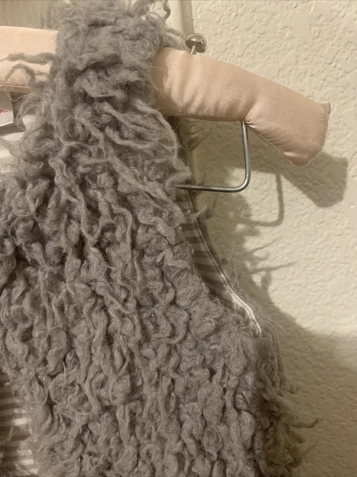 Chaleco sin mangas Hanna Differentson 110 niñas talla 5 elegante peludo gris difuso usado en excelente estado Foto 3 de 4