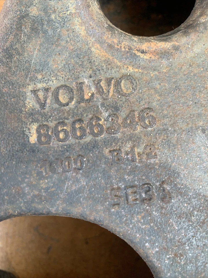 Brazo de control inferior trasero derecho lado pasajero Volvo XC90 2003-2014 8666346 FABRICANTE DE EQUIPOS ORIGINALES Foto 3 de 4