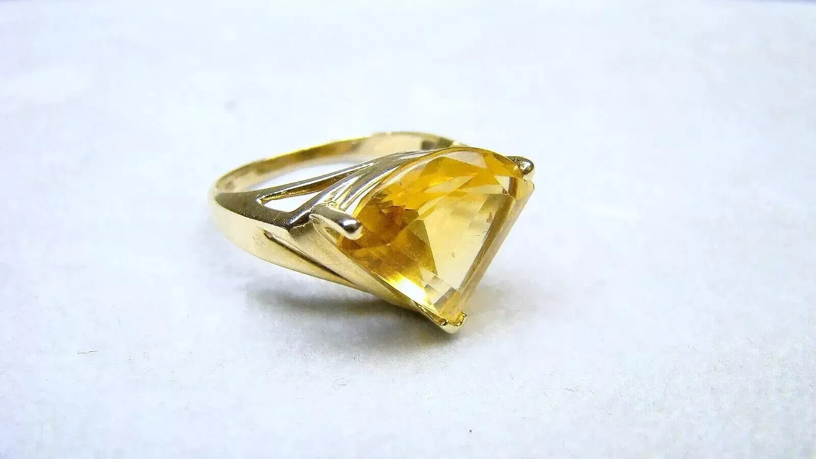 🌟14K Gold Statement Ring w Large Triangular Citr… - image 1