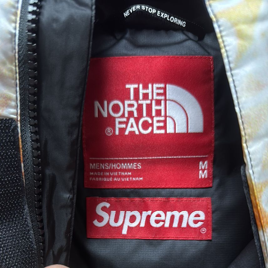 Supreme / The North Face 800-Fill Half Zip Hooded Pullover Supreme / The North Face 800-Fill Half Zip Hooded Pullover