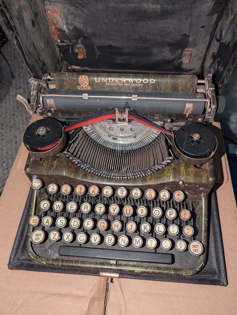 1927 Underwood Standard Portable Typewriter Four Bank