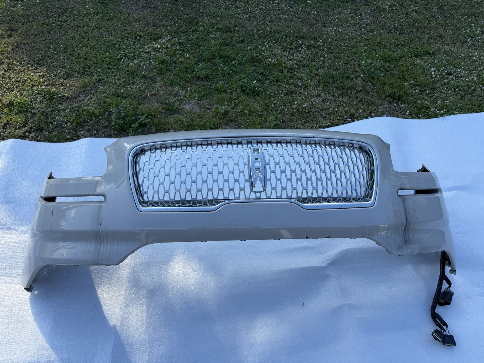 Front Bumper with grille and wiring harness Lincoln Nautilus 2021(standard model