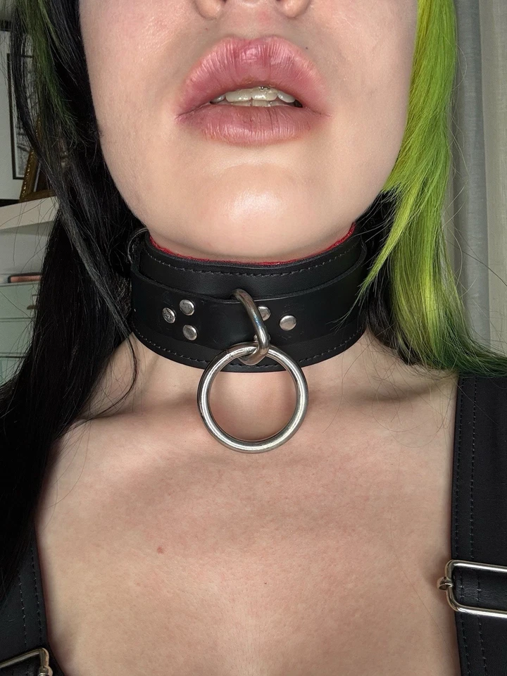 Gargantilla o puño con junta tórica de cuero sintético negro con forro rojo difuso gótico punk grunge Foto 2 de 4