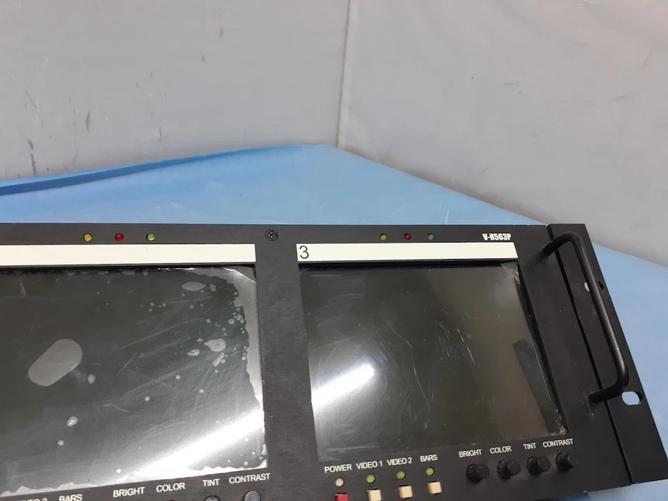 Marshall Electronics V-R563P-SDI - 3x 5.6” LCD Rack Mounted Monitors - Image 2 of 4