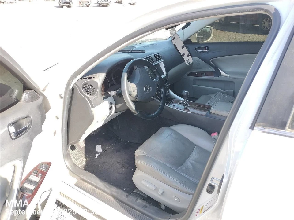 BLK LEFT FRONT DOOR TRIM PANEL 6762053400B0 2012 LEXUS IS250 - Image 3 of 4