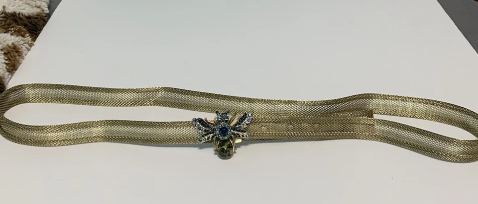 "Broche de malla/abeja tono dorado metal Y2k raro de colección cinturón brillante talla L-XL 45"" retro" Foto 3 de 4