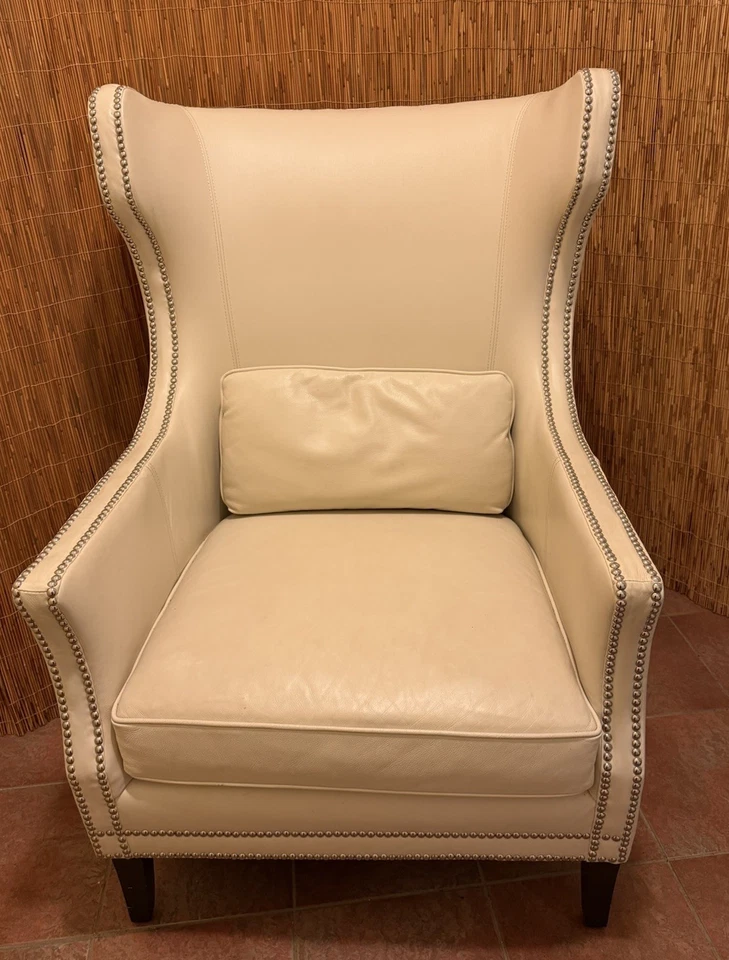 Silla Kingston de diseño BERNHARDT - Cuero marfil y borde de cabeza de clavo - ¡Verdadero lujo! Foto 3 de 4