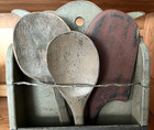 Farmhouse Primitive Wood Wall Box Spoon Holder Green over Black + 3 spoons — photo 3
