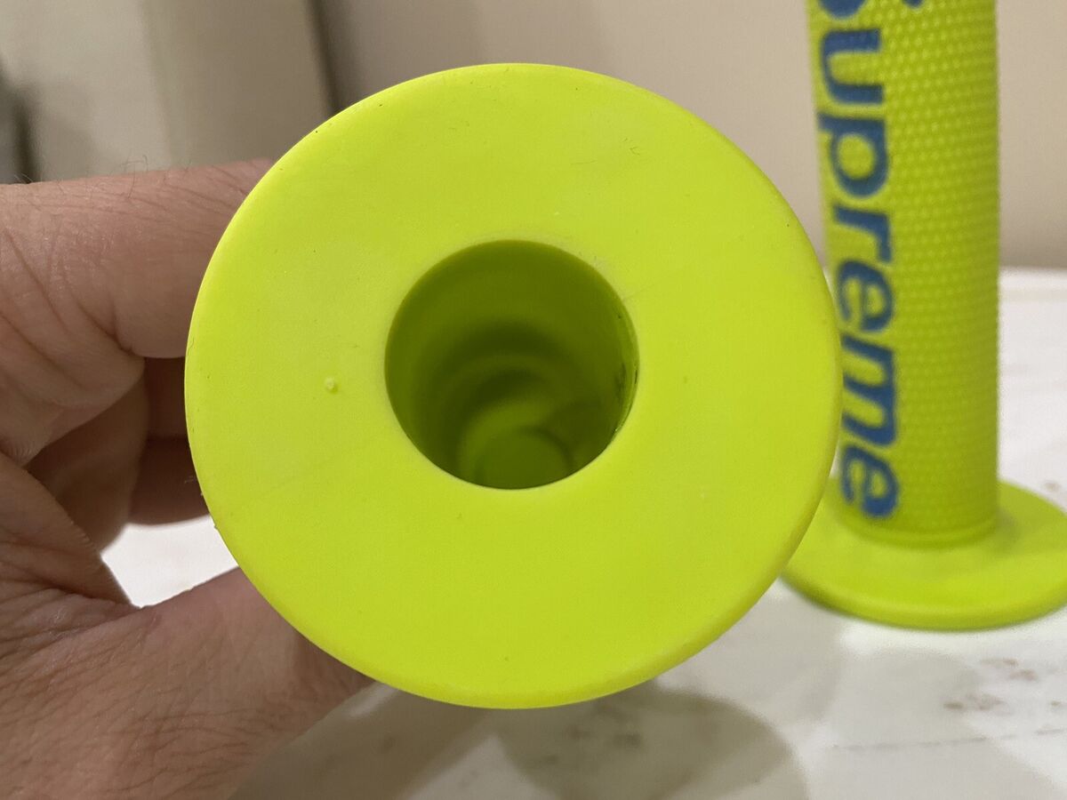 GENUINE x SUPREME FOX RACING MOTO HAND GRIP YELLOW MOTO HAND GENUINE x SUPREME FOX RACING MOTO HAND GRIP YELLOW MOTO HAND