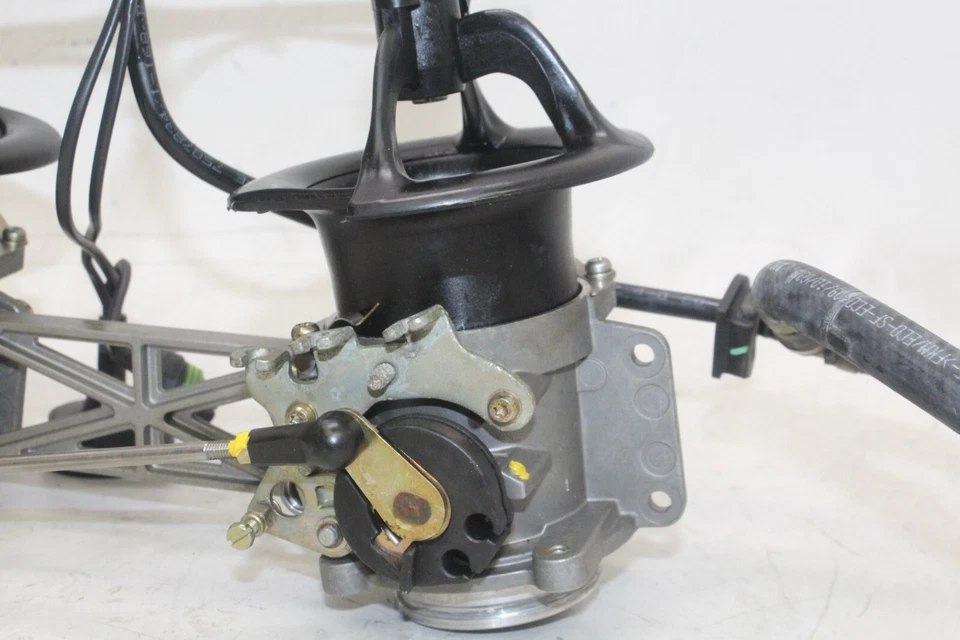 Ducati 749 2004 OEM inyectores de combustible principales/cuerpos del acelerador Foto 3 de 4
